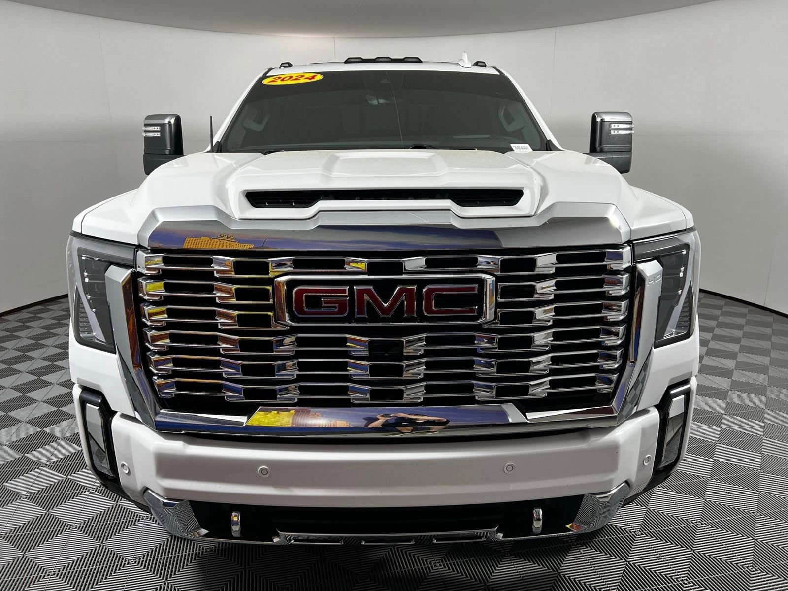 Used 2024 GMC Sierra 2500 Denali w/ Denali Reserve Package AWD/4WD image 2