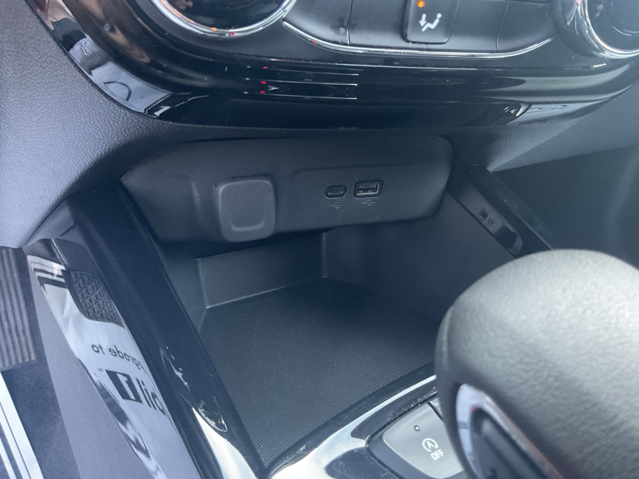 Used 2025 Chevrolet Trax LT w/ LT Convenience Package FWD image 20