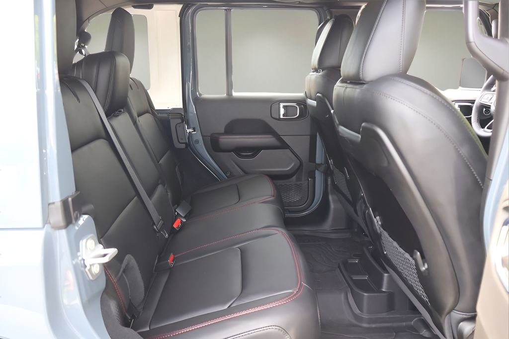 Used 2025 Jeep Wrangler Unlimited Rubicon AWD/4WD image 16