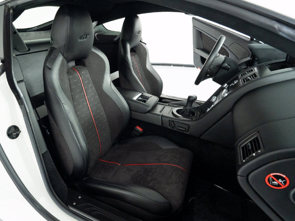 Used 2015 Aston Martin V8 Vantage GT RWD image 40
