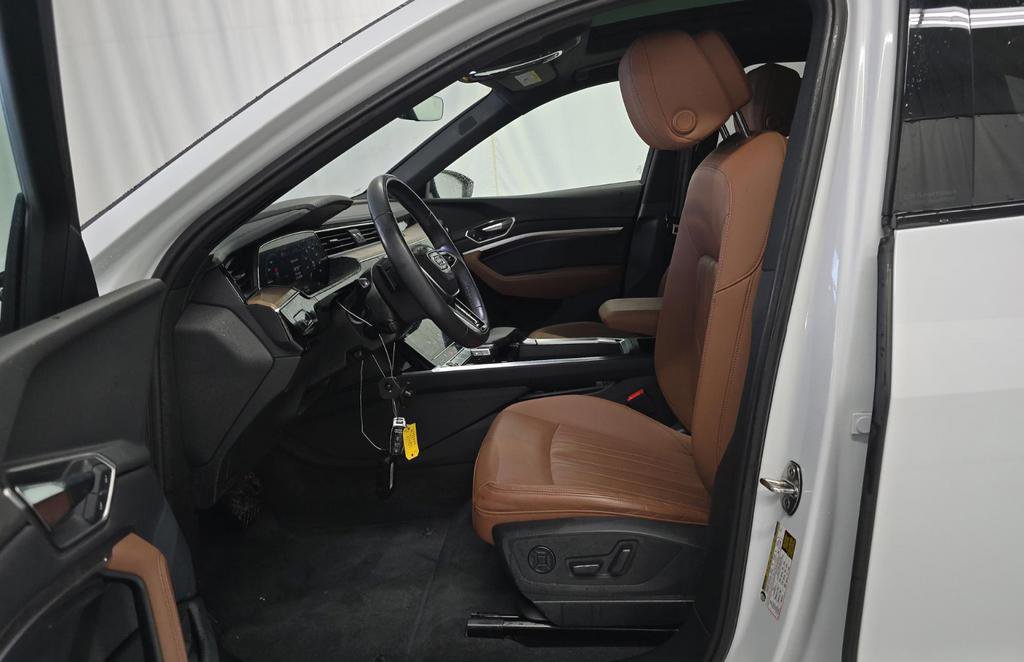 Used 2024 Audi Q8 e-tron Premium Plus image 7