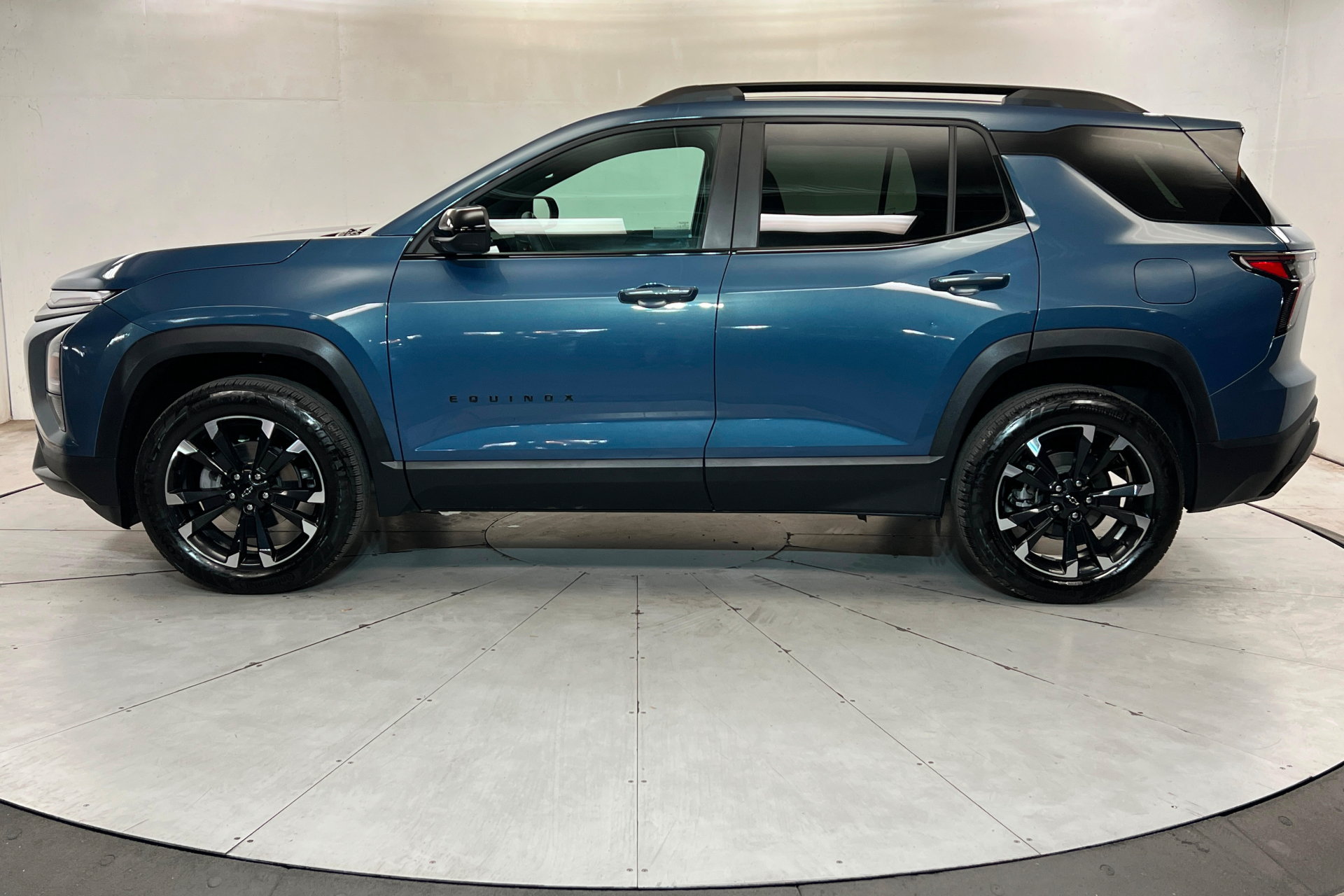 Used 2026 Chevrolet Equinox RS AWD/4WD image 2
