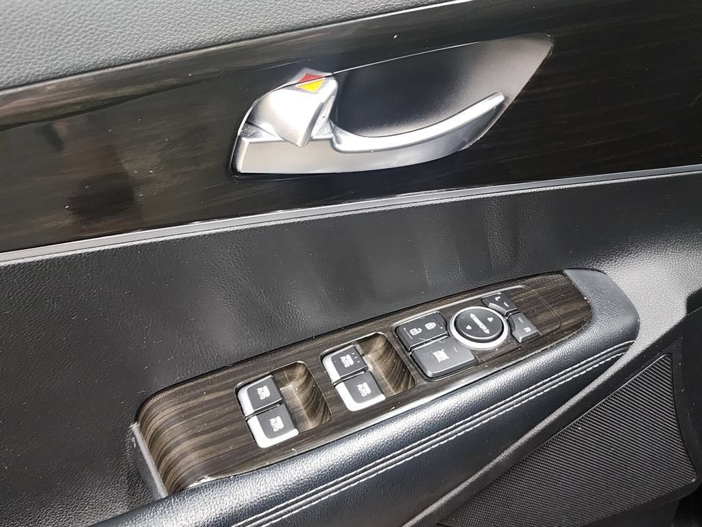 Used 2020 Kia Sorento LX FWD image 10