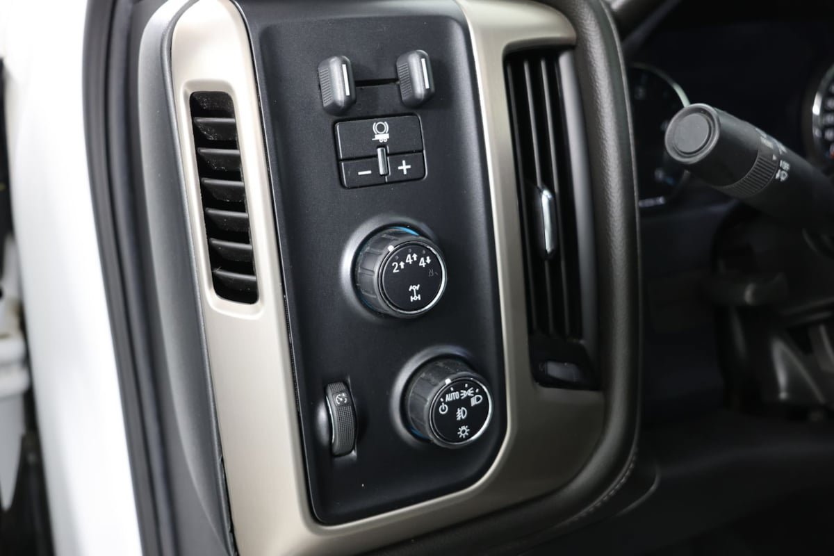 Used 2019 GMC Sierra 2500 Denali w/ Duramax Plus Package AWD/4WD image 18