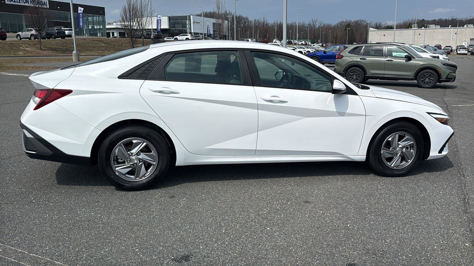 Used 2026 Hyundai Elantra SE FWD image 5