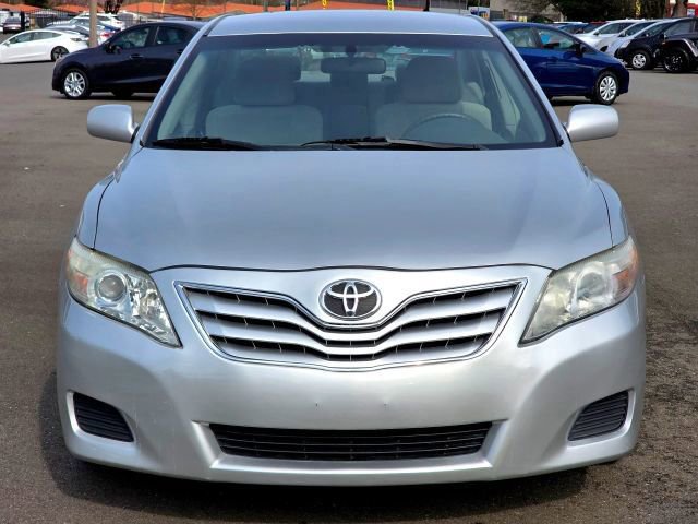 Used 2011 Toyota Camry LE image 2