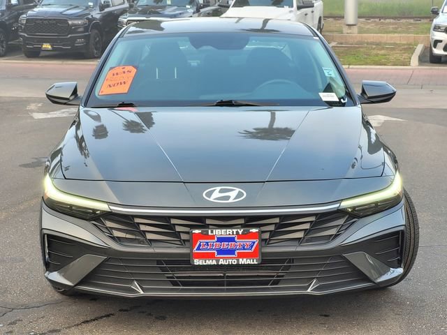 Used 2024 Hyundai Elantra SEL image 3