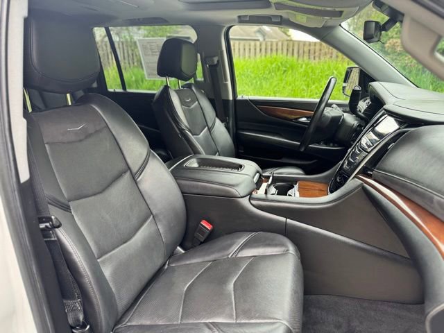 Used 2020 Cadillac Escalade ESV Luxury AWD/4WD image 22