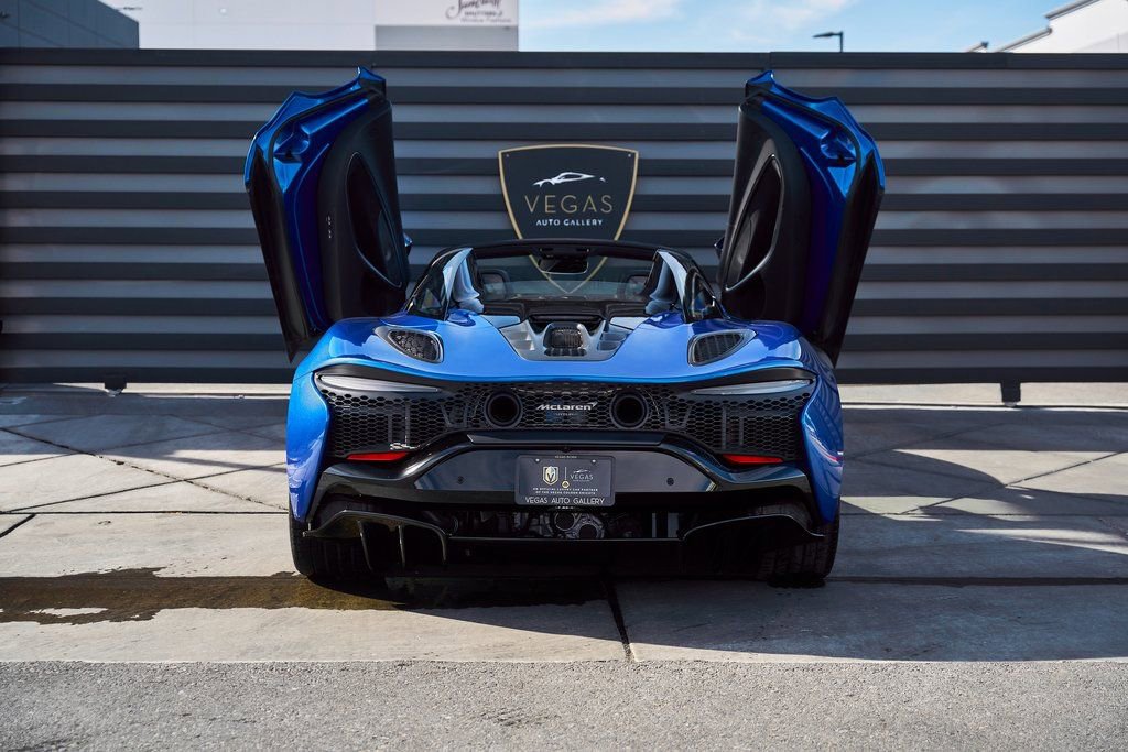 Used 2025 McLaren Artura Spider RWD image 29