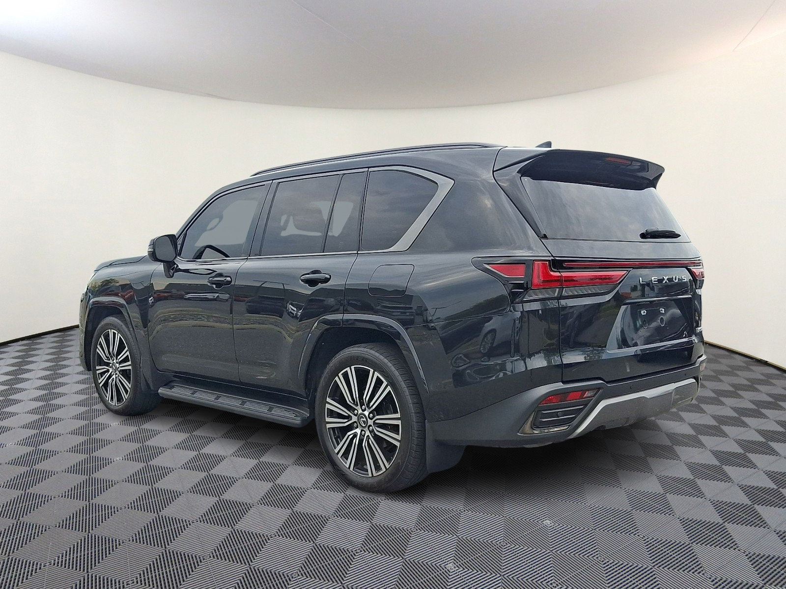 Used 2024 Lexus LX 600 4WD w/ Appearance Package image 2