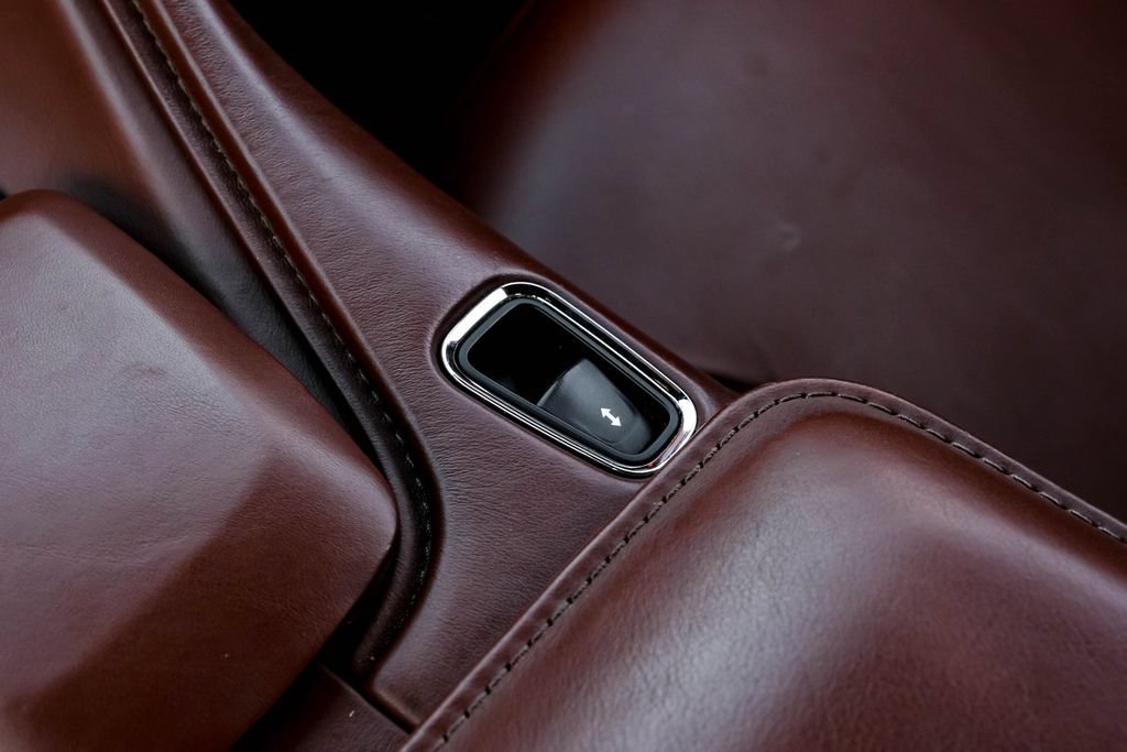 Used 2019 Aston Martin DB11 Volante RWD image 27