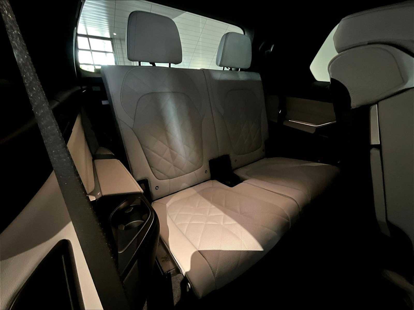 Used 2025 BMW X7 xDrive40i w/ M Sport Package image 33