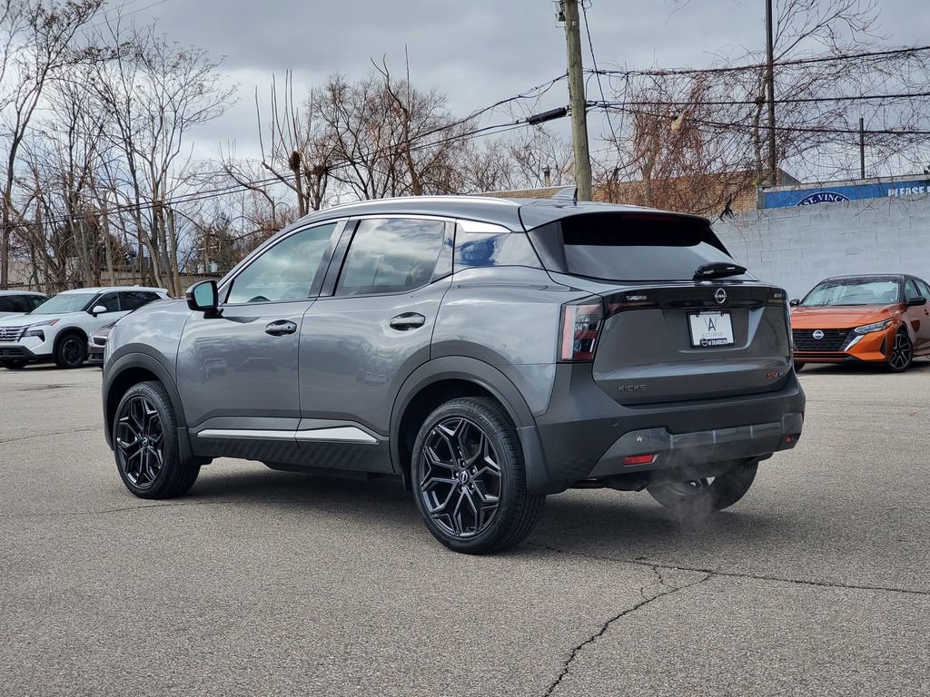 Used 2025 Nissan Kicks SR AWD/4WD image 3