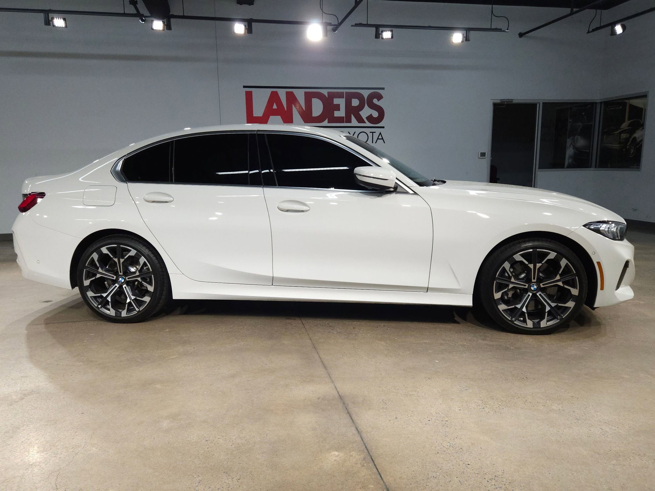 Used 2025 BMW 330i Sedan w/ Premium Package image 8
