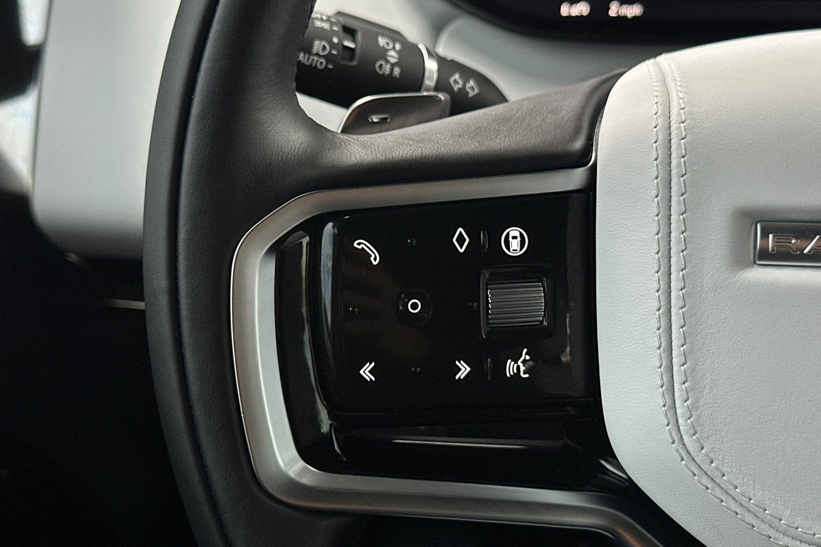 Used 2024 Land Rover Range Rover Sport SE image 27