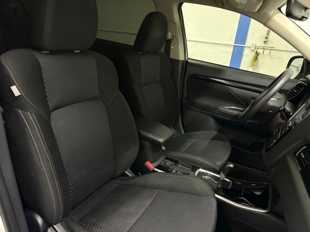 Used 2019 Mitsubishi Outlander ES image 19