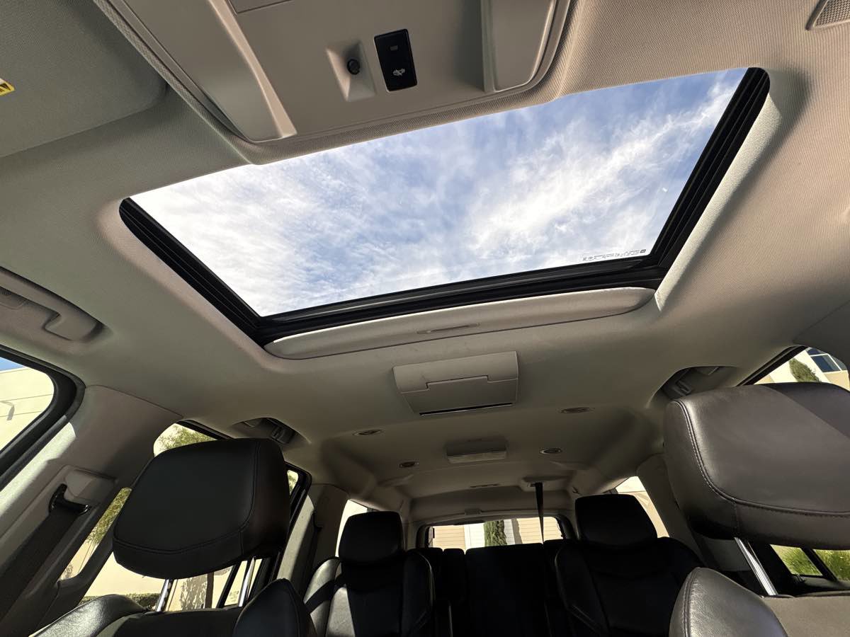 Used 2019 Cadillac Escalade ESV Luxury AWD/4WD image 37