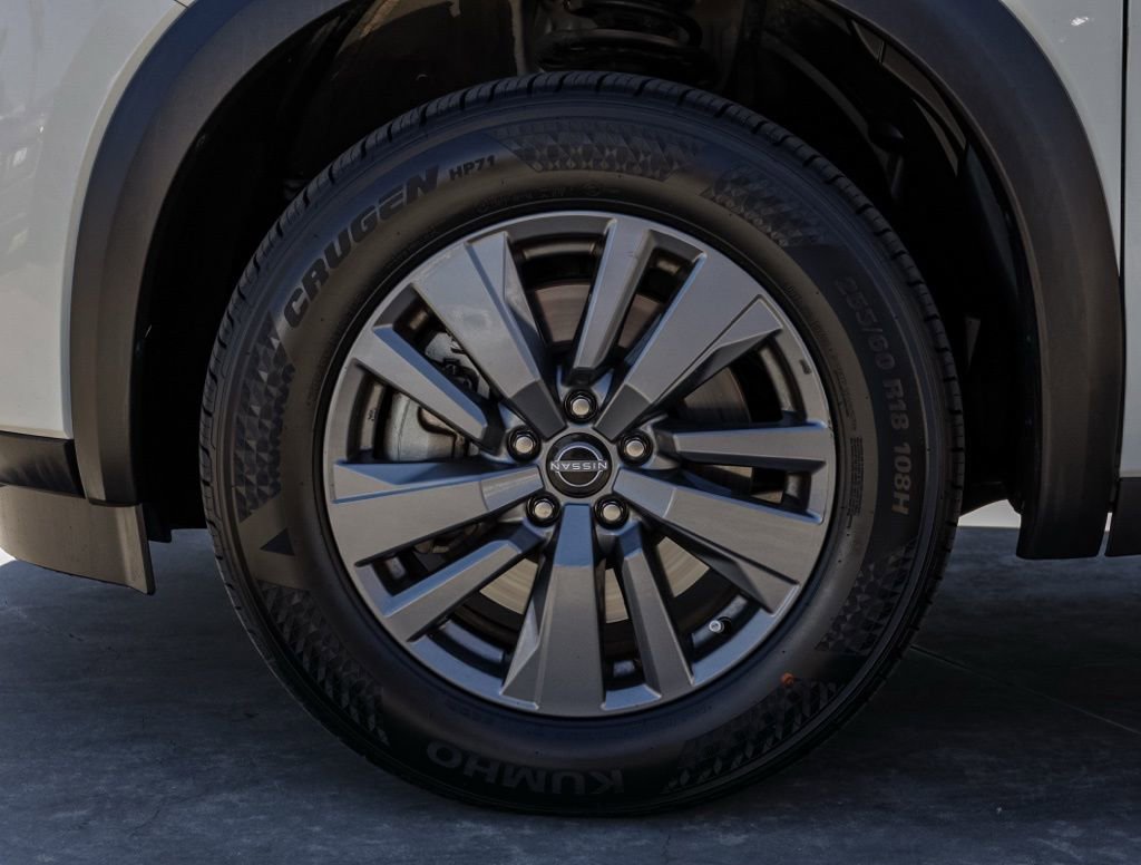 Used 2025 Nissan Pathfinder SV image 10