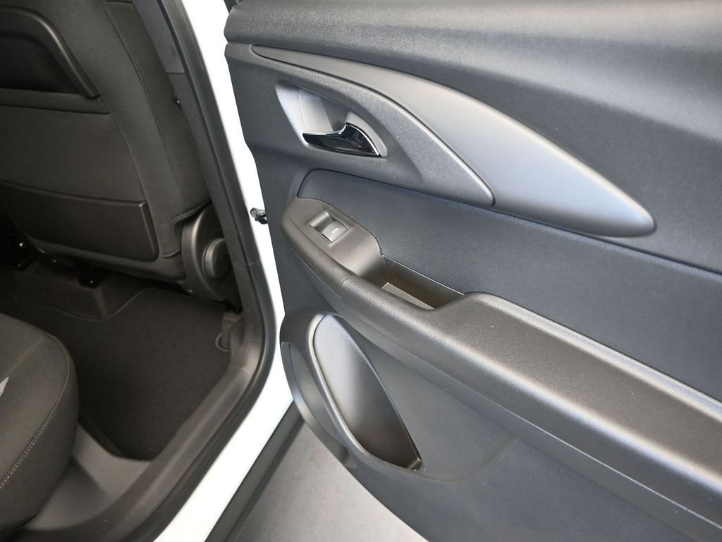 New 2026 Chevrolet TrailBlazer LT w/ LT Cold Weather Package FWD image 29
