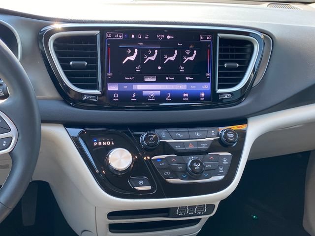 Used 2024 Chrysler Pacifica Touring-L FWD image 10