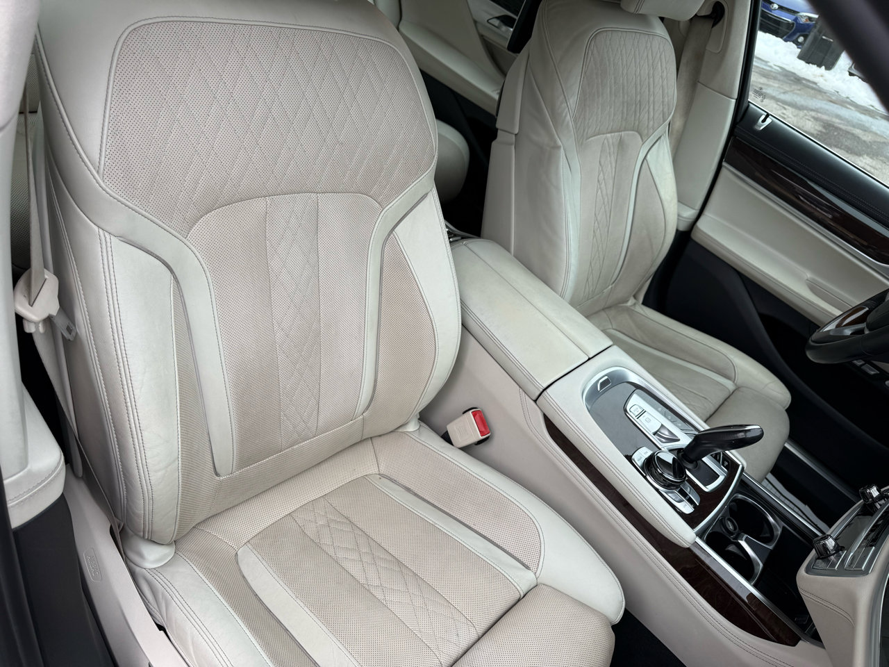 Used 2016 BMW 750i xDrive image 9