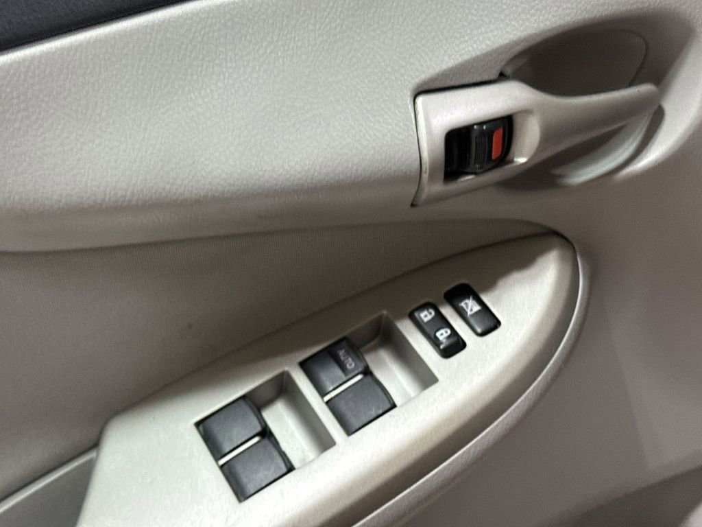 Used 2012 Toyota Corolla LE image 19