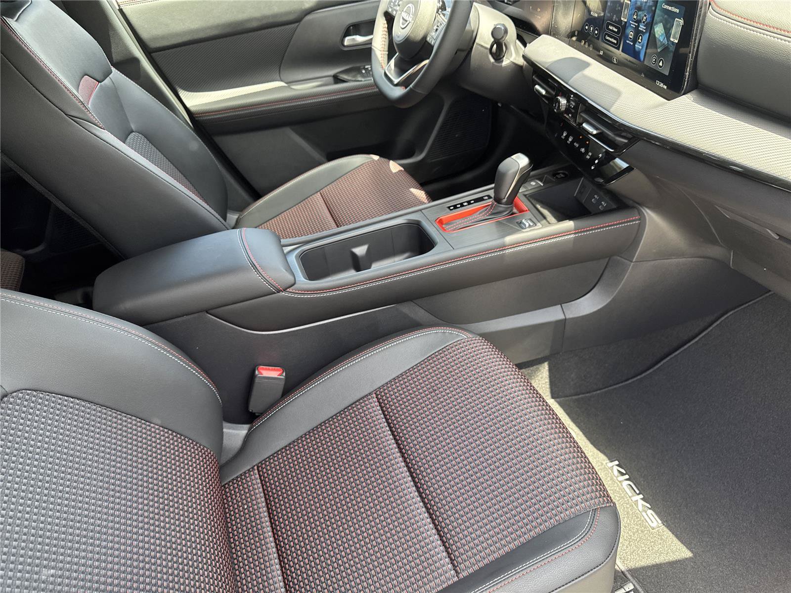 New 2026 Nissan Kicks SR AWD/4WD image 33