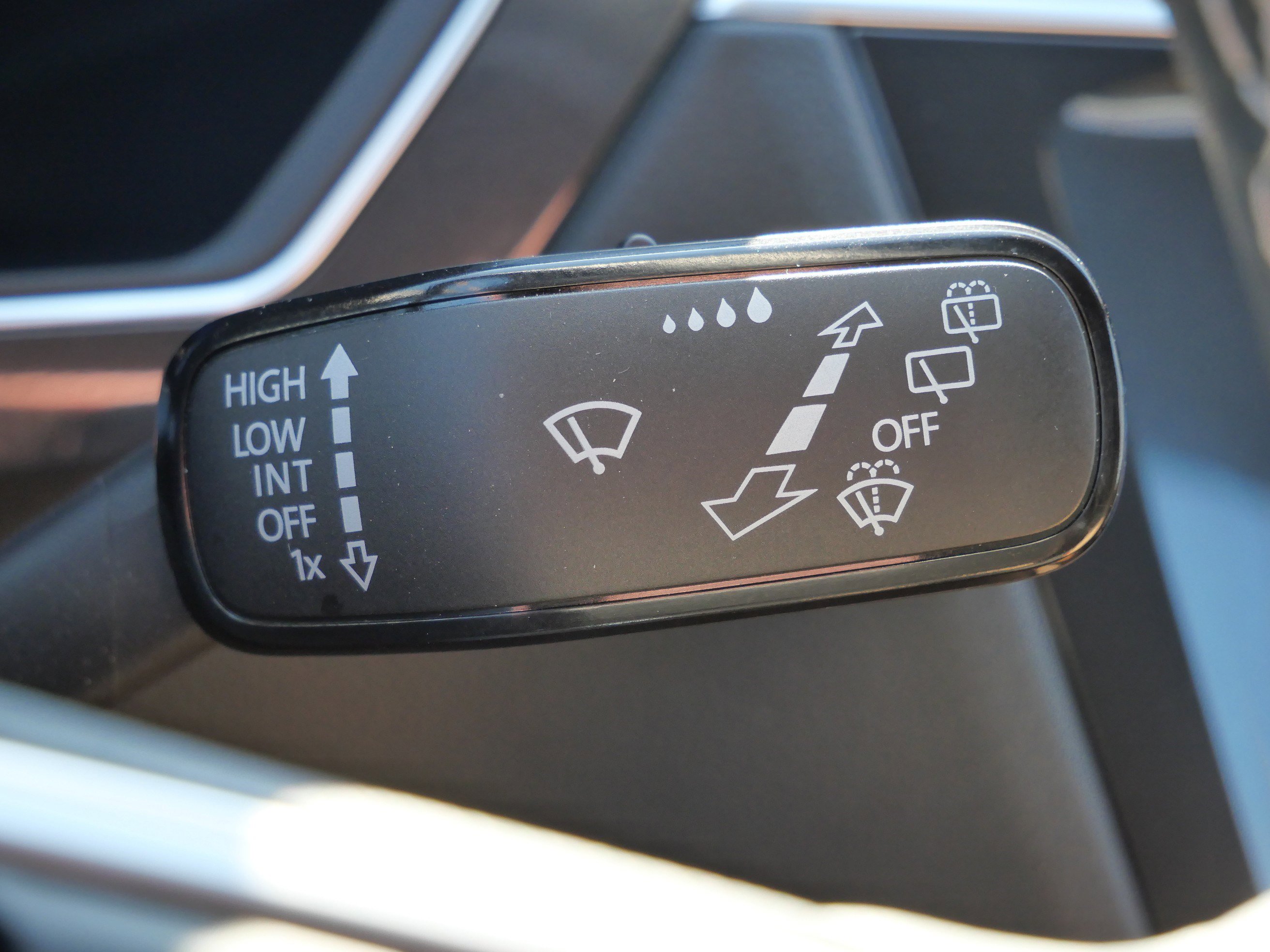 Certified 2022 Volkswagen Tiguan SE image 34