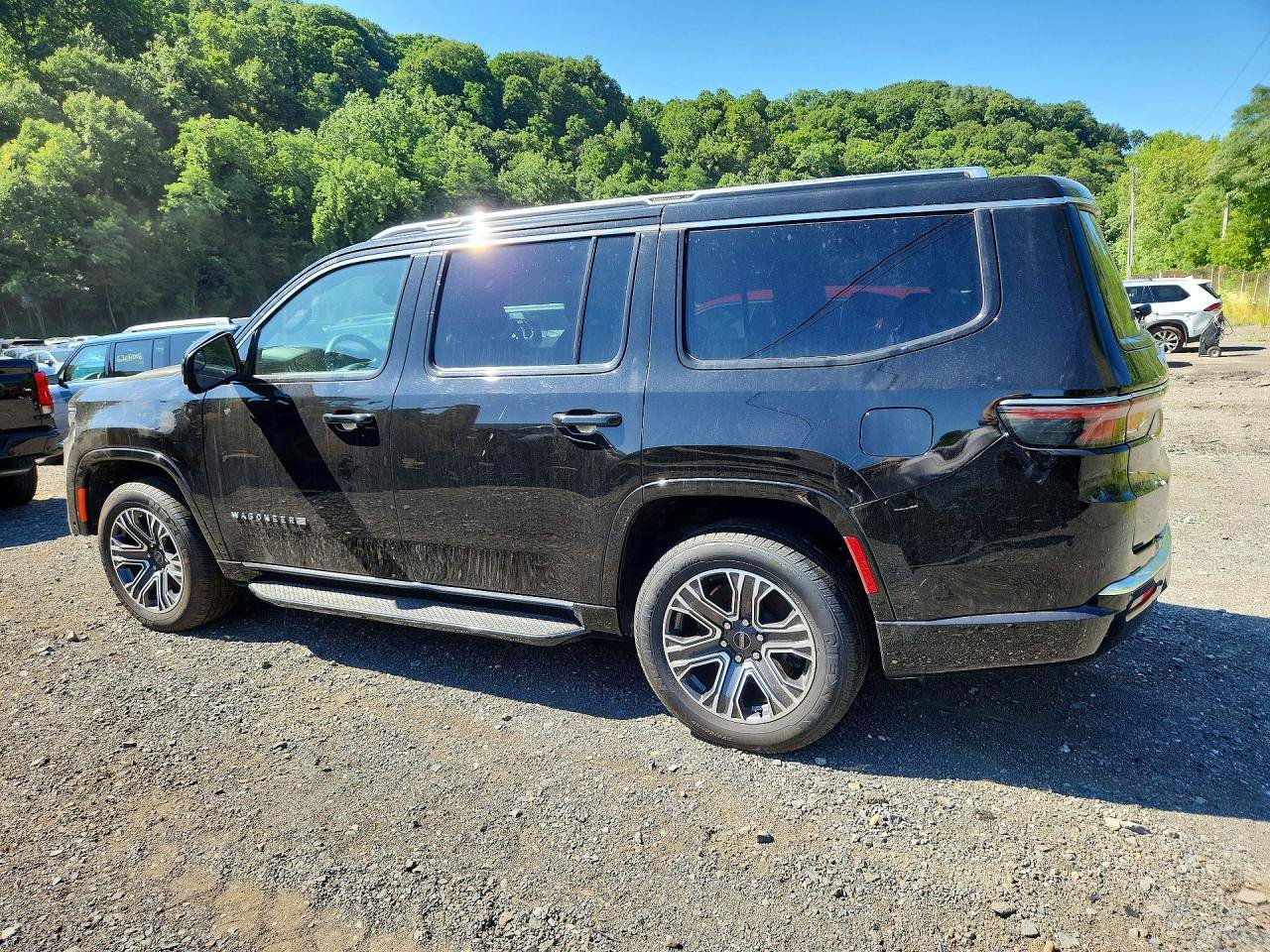 Used 2025 Jeep Wagoneer Series II AWD/4WD image 3