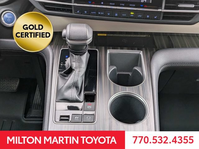 Certified 2023 Toyota Sienna Platinum FWD image 17