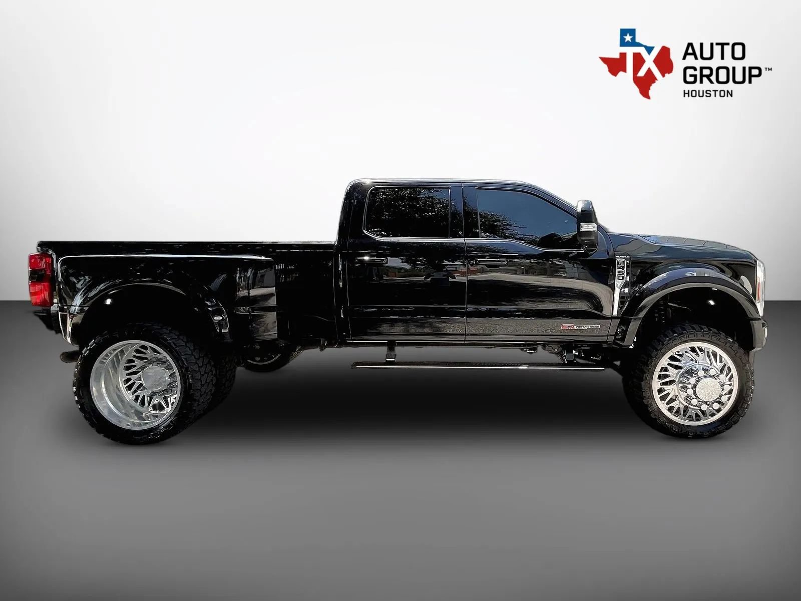 Used 2023 Ford F450 Platinum w/ FX4 Off-Road Package AWD/4WD image 8