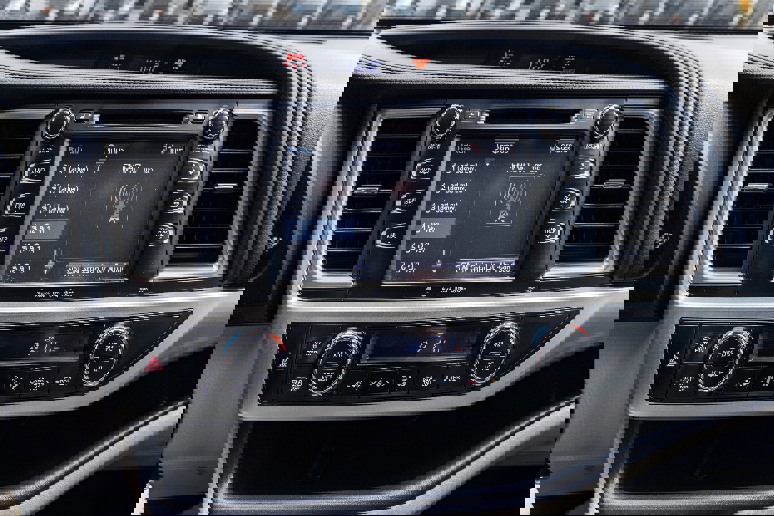 Used 2017 Toyota Highlander Plus w/ Carpet Mat Package image 16