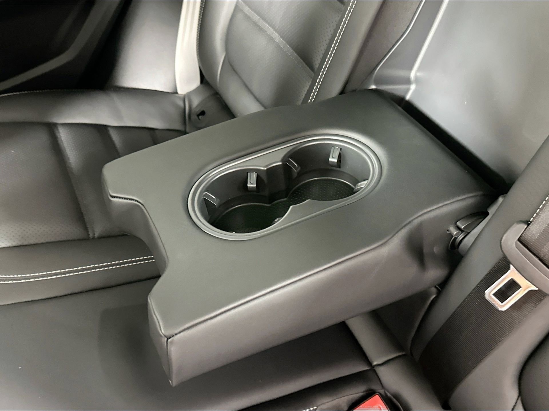 Certified 2025 Porsche Macan image 37