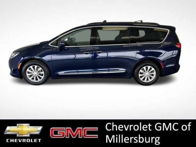 Used 2017 Chrysler Pacifica Touring-L image 5
