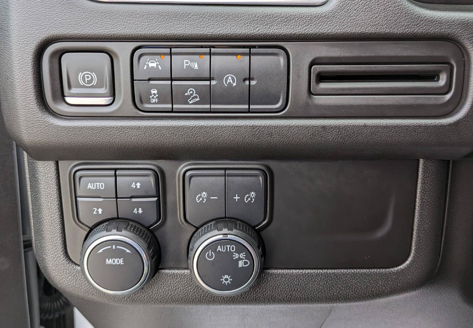 Used 2023 Chevrolet Tahoe Premier AWD/4WD image 16