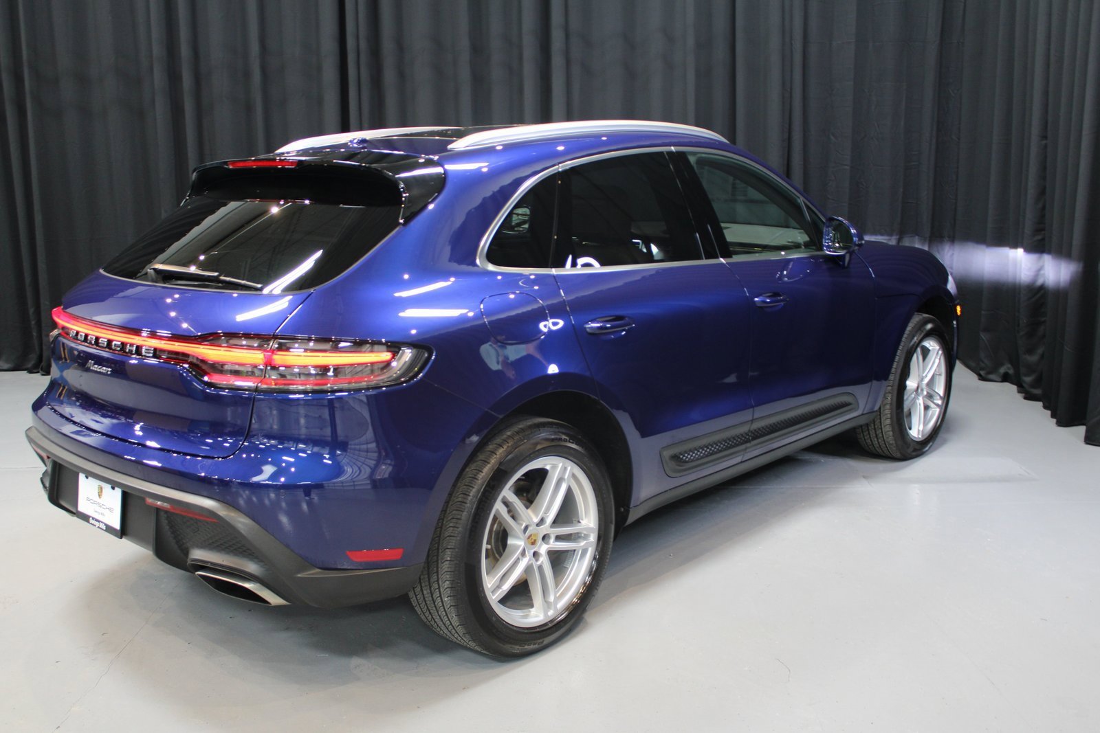 Certified 2025 Porsche Macan image 7