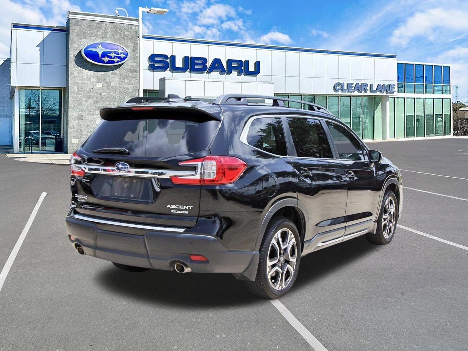 Used 2023 Subaru Ascent Limited w/ Technology Package AWD/4WD image 6