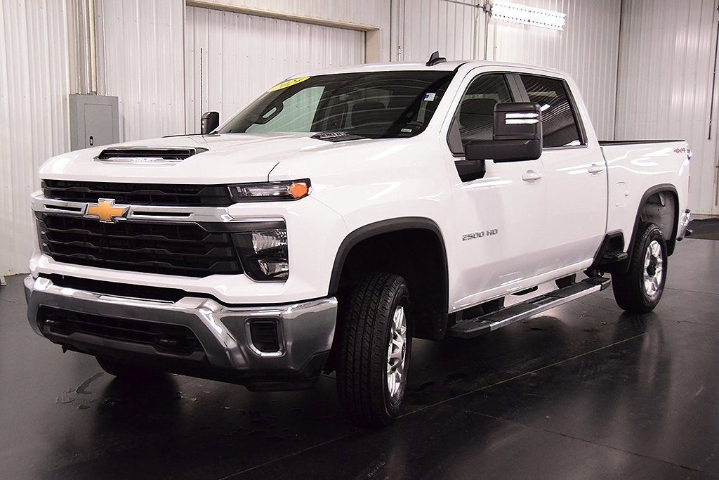 Used 2024 Chevrolet Silverado 2500 LT image 3