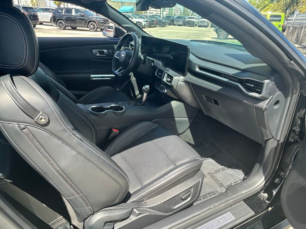 Used 2025 Ford Mustang Premium image 32
