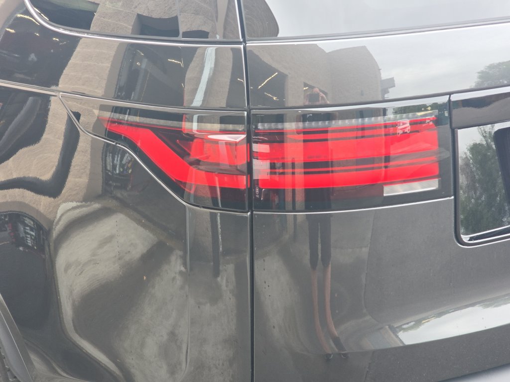 New 2026 Land Rover Discovery S AWD/4WD image 23