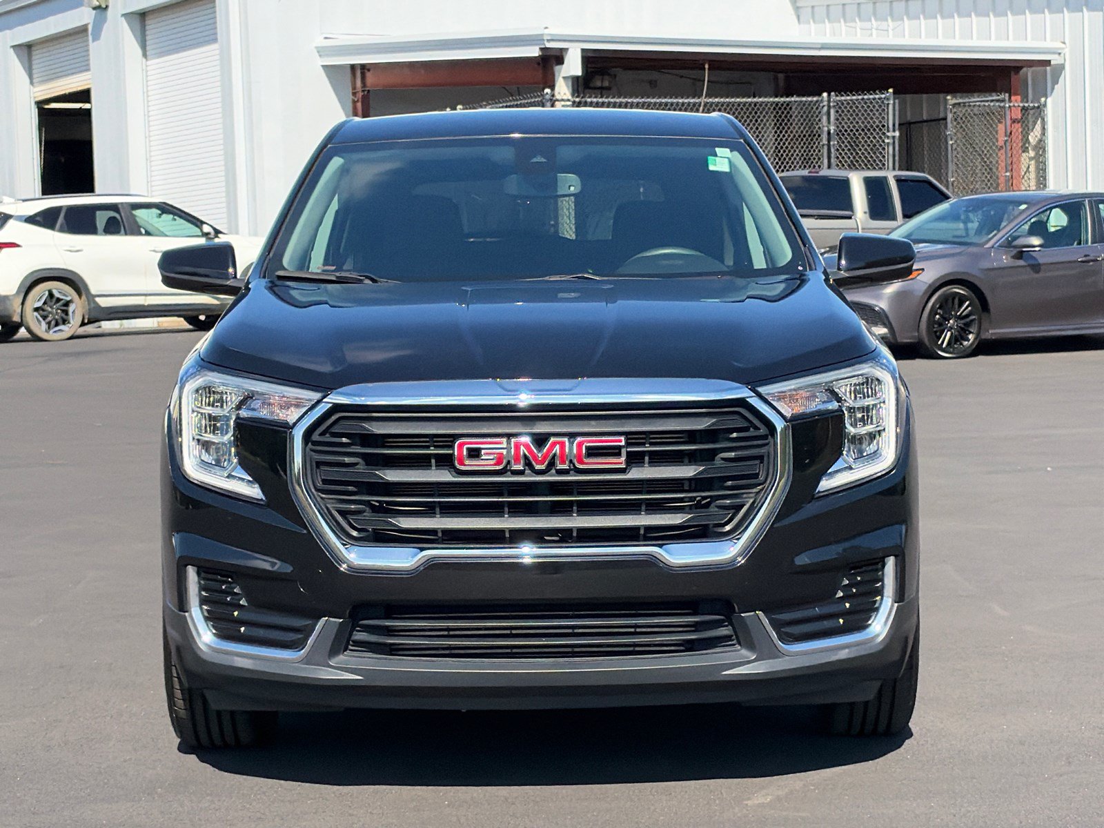 Used 2024 GMC Terrain SLE AWD/4WD image 2