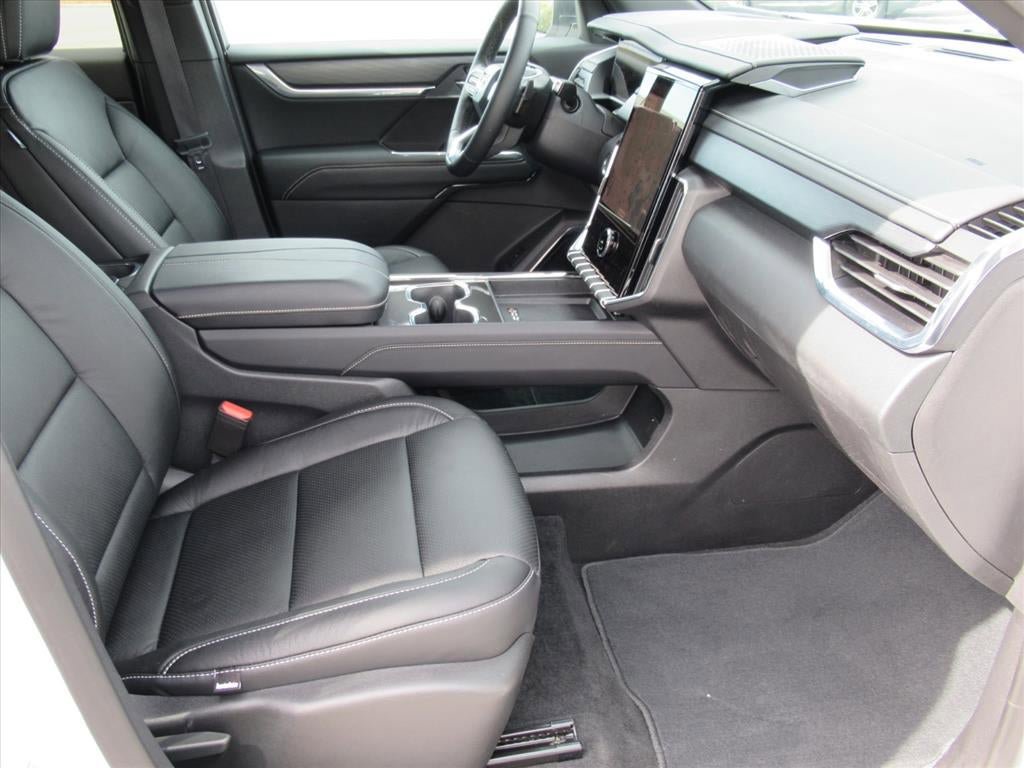 Used 2025 GMC Acadia Elevation FWD image 10