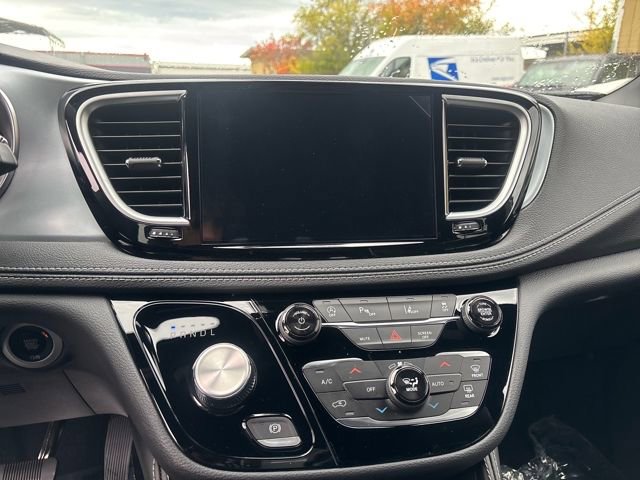 New 2026 Chrysler Pacifica Limited w/ S Appearance Package image 24