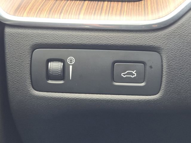 Used 2020 Volvo XC60 T6 Inscription w/ Protection Package Premier image 23