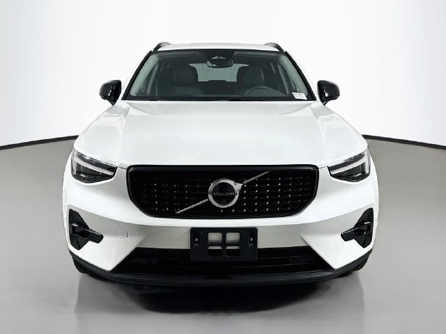 Used 2026 Volvo XC40 B5 Plus AWD/4WD image 2