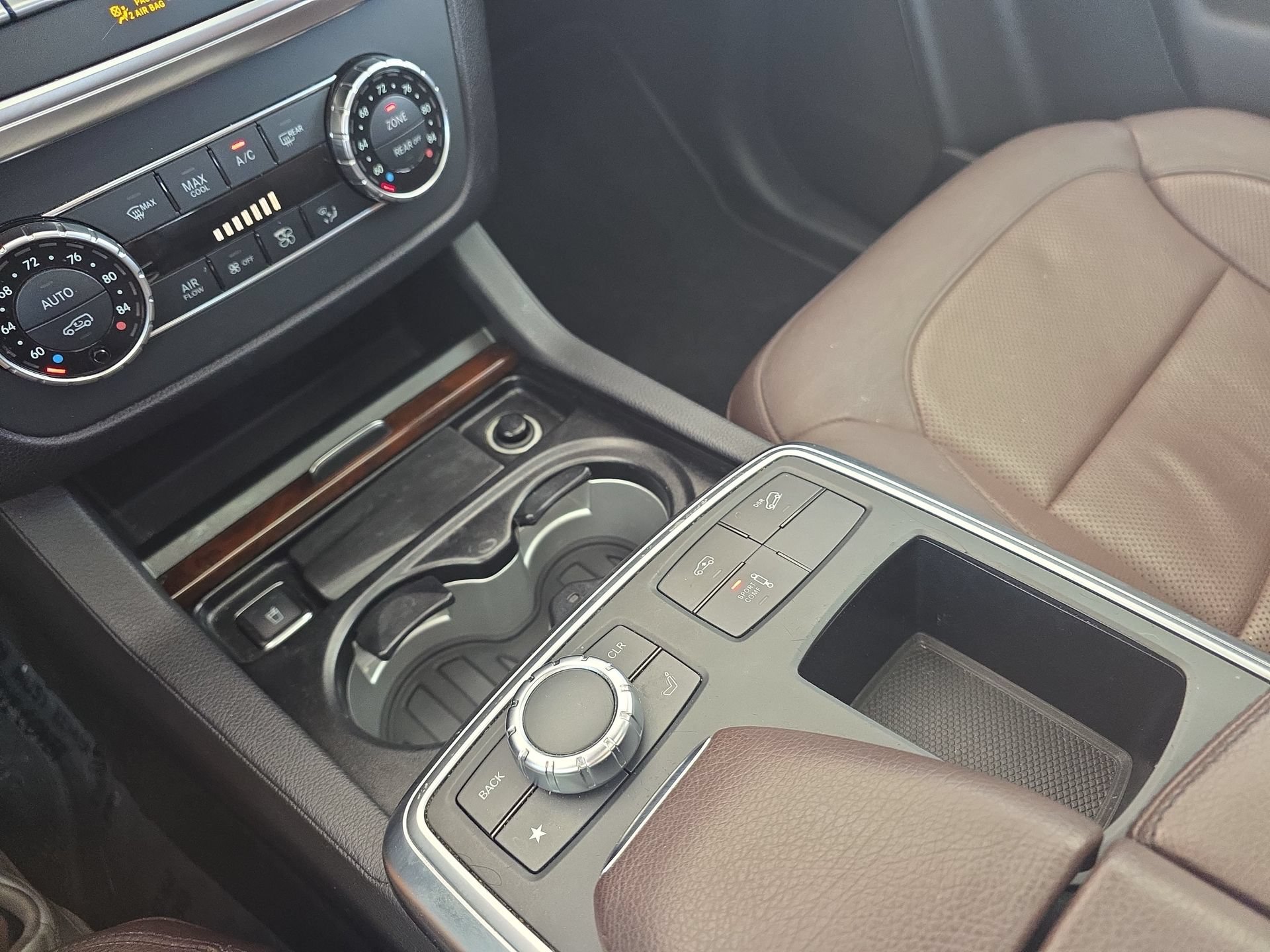 Used 2015 Mercedes-Benz GL 550 4MATIC image 25