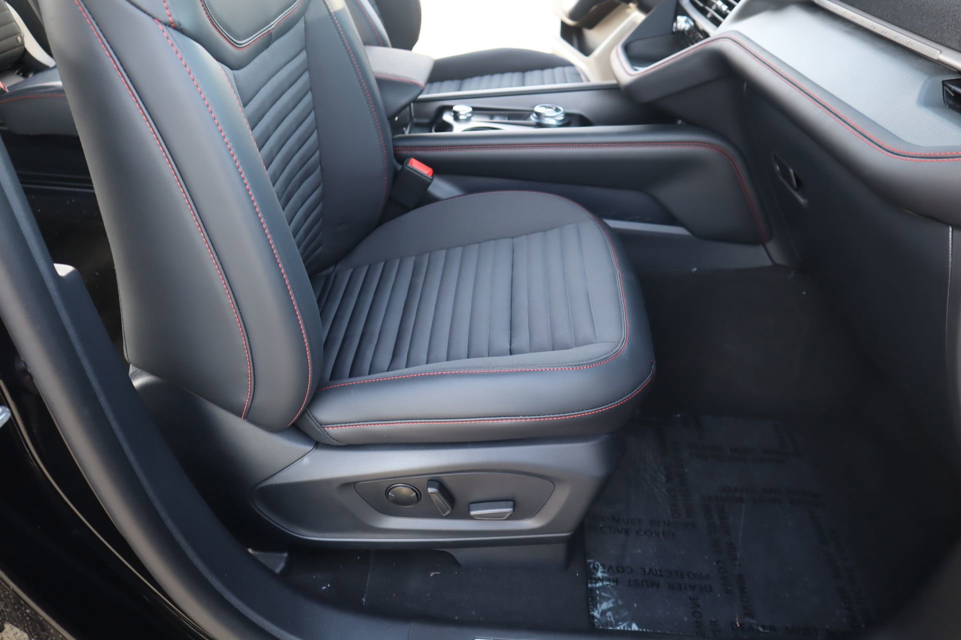 New 2026 Ford Explorer ST-Line w/ ST-Line Street Pack AWD/4WD image 15
