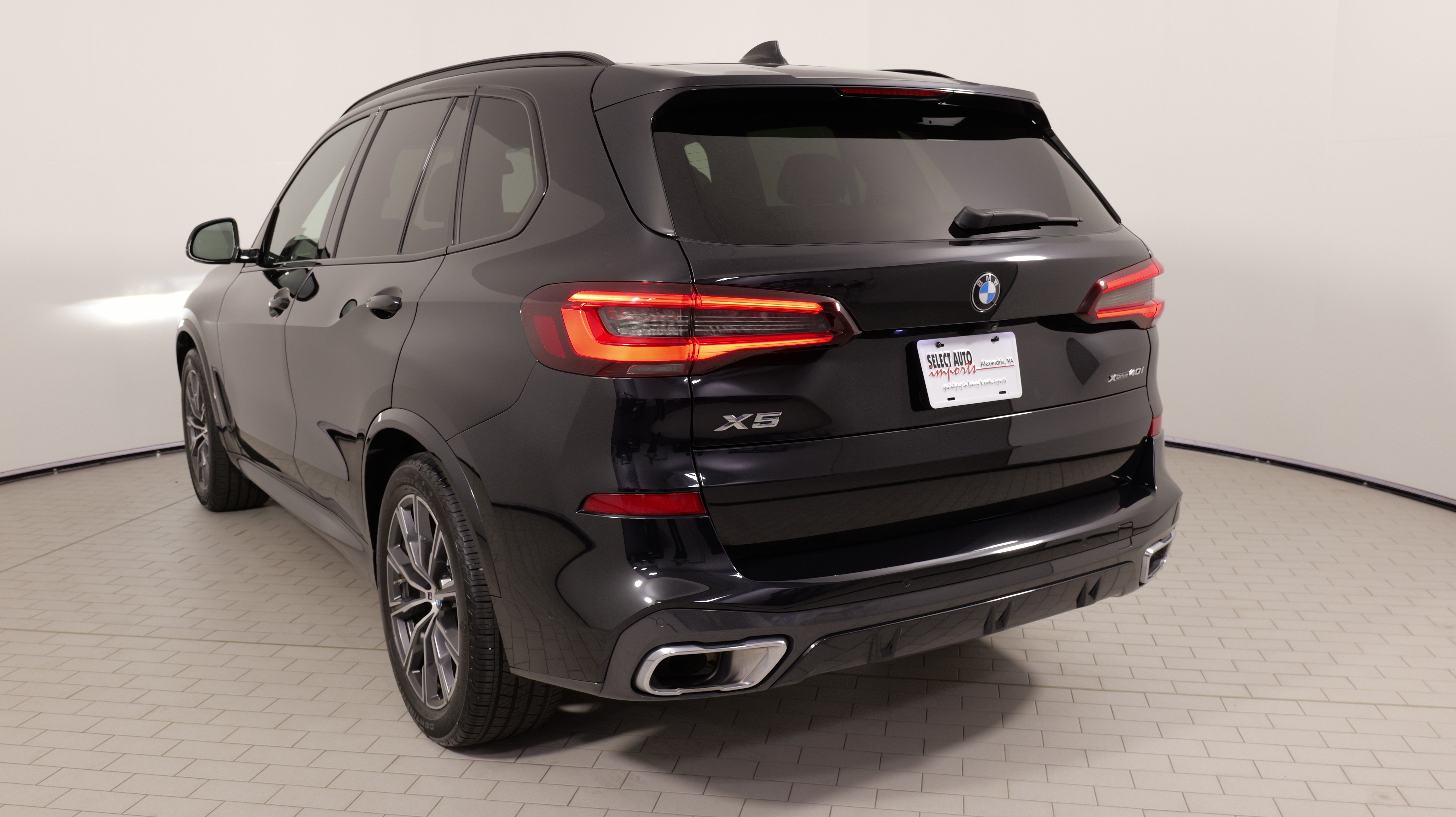 Used 2020 BMW X5 xDrive40i w/ M Sport Package AWD/4WD image 14