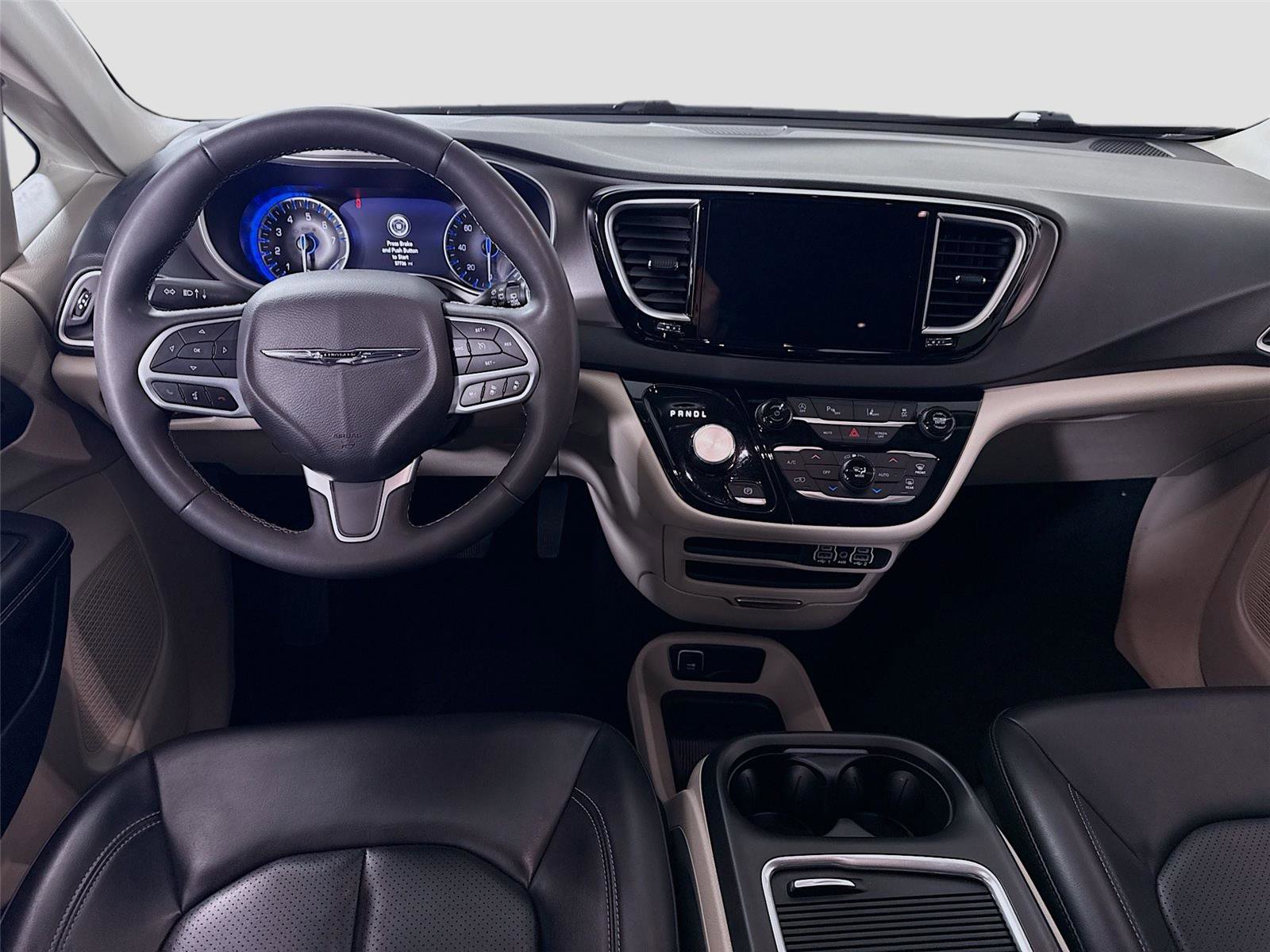 Used 2023 Chrysler Pacifica Touring-L image 2