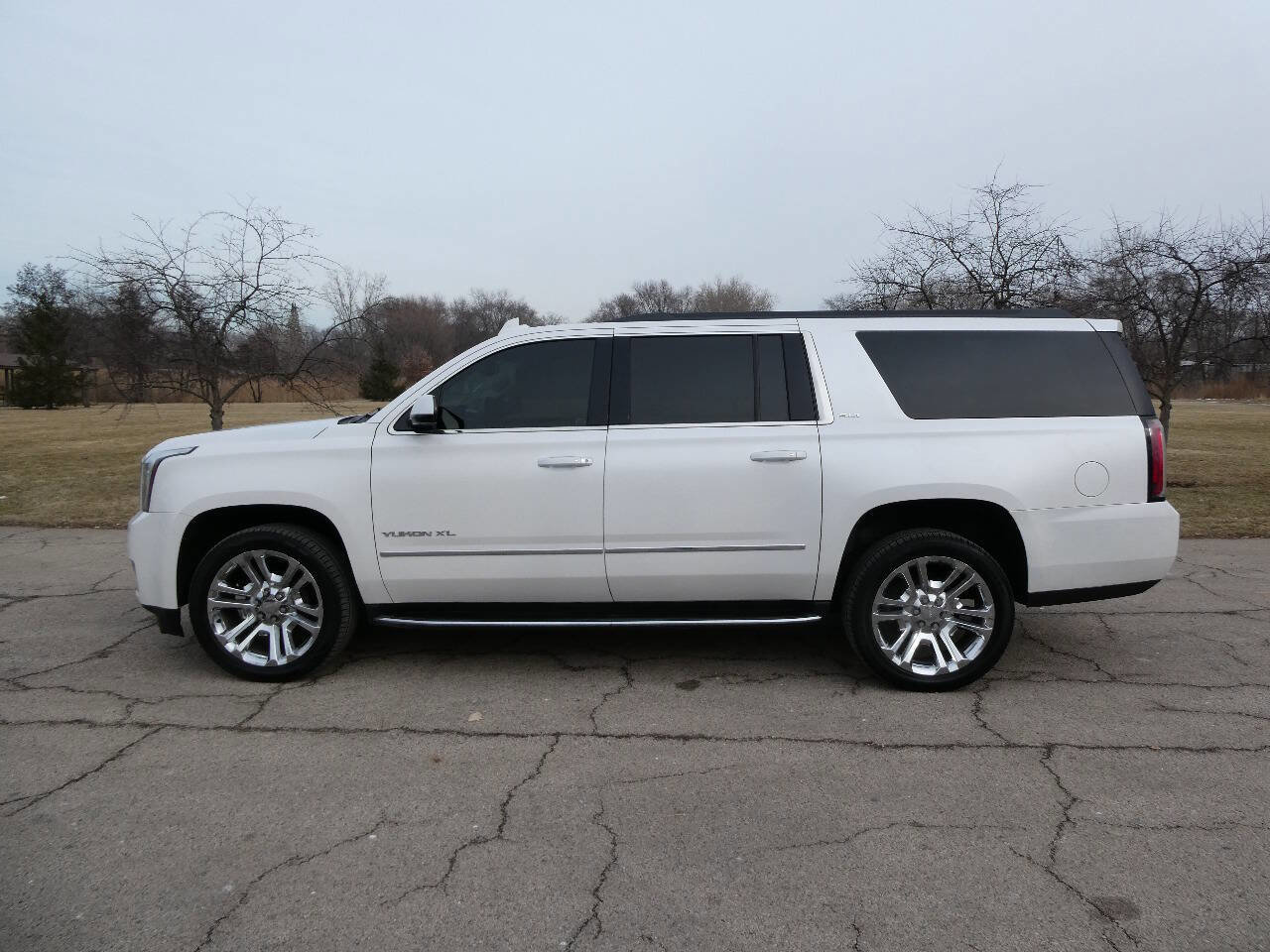 Used 2019 GMC Yukon XL SLT w/ Premium Edition AWD/4WD image 8